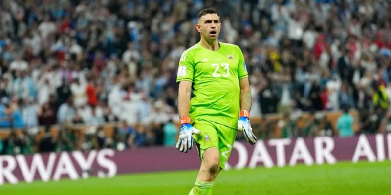 Emiliano Martinez luôn có những điệu ăn mừng kỳ quái