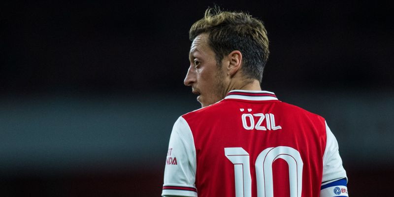 Mesut Ozil đã từng là cầu thủ kiến tạo nhiều nhất thế giới